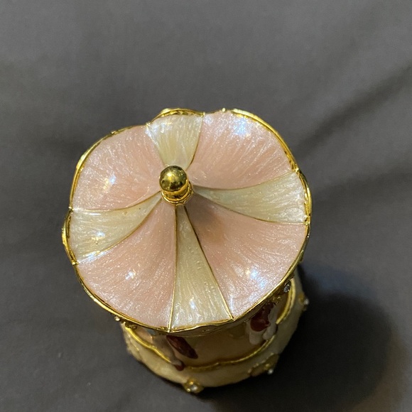 Elegant Pink and Gold Carousel trinket box - Picture 2 of 6